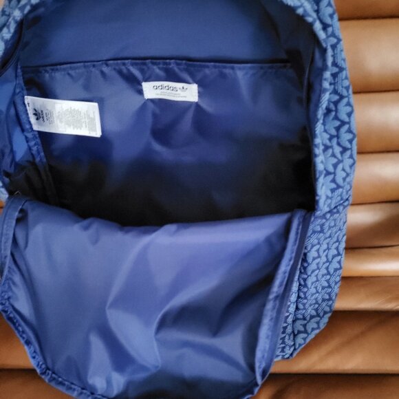 backpack - Picture 2 of 4